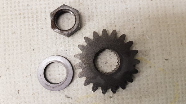 Vesipumpun v&auml;litysratas (Honda CRF250 2005)  19245-KRN-670 19245-KRN-671